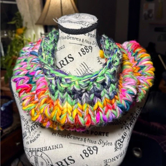 Hand Knit Luxury Infinity Cowl•One of a Kind Chunky Boho Scarf •Artisan Knitwear - Picture 10 of 17